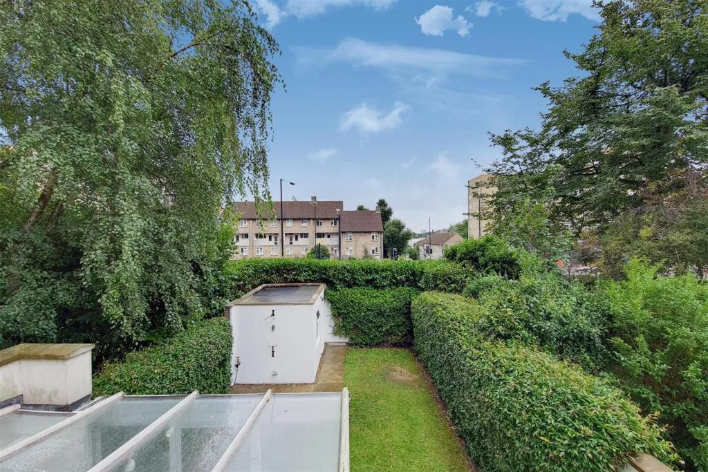 4 bedroom terraced house for rent