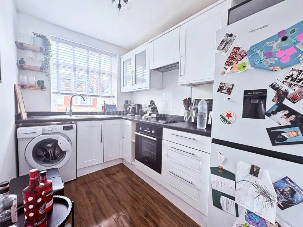 2 bedroom maisonette for rent