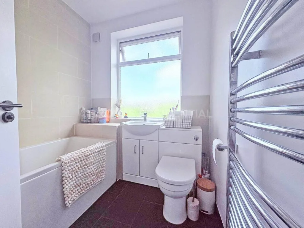 2 bedroom maisonette for rent