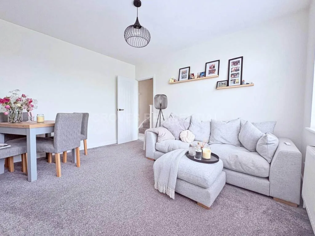 2 bedroom maisonette for rent