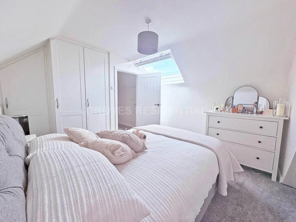 2 bedroom maisonette for rent