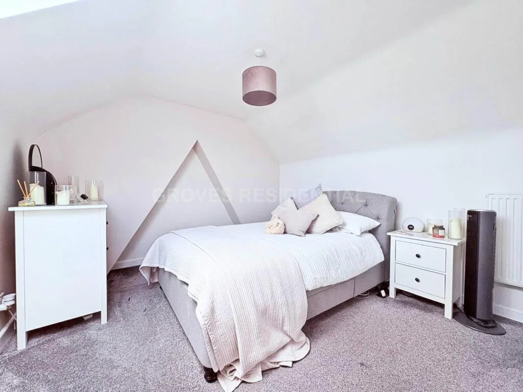 2 bedroom maisonette for rent