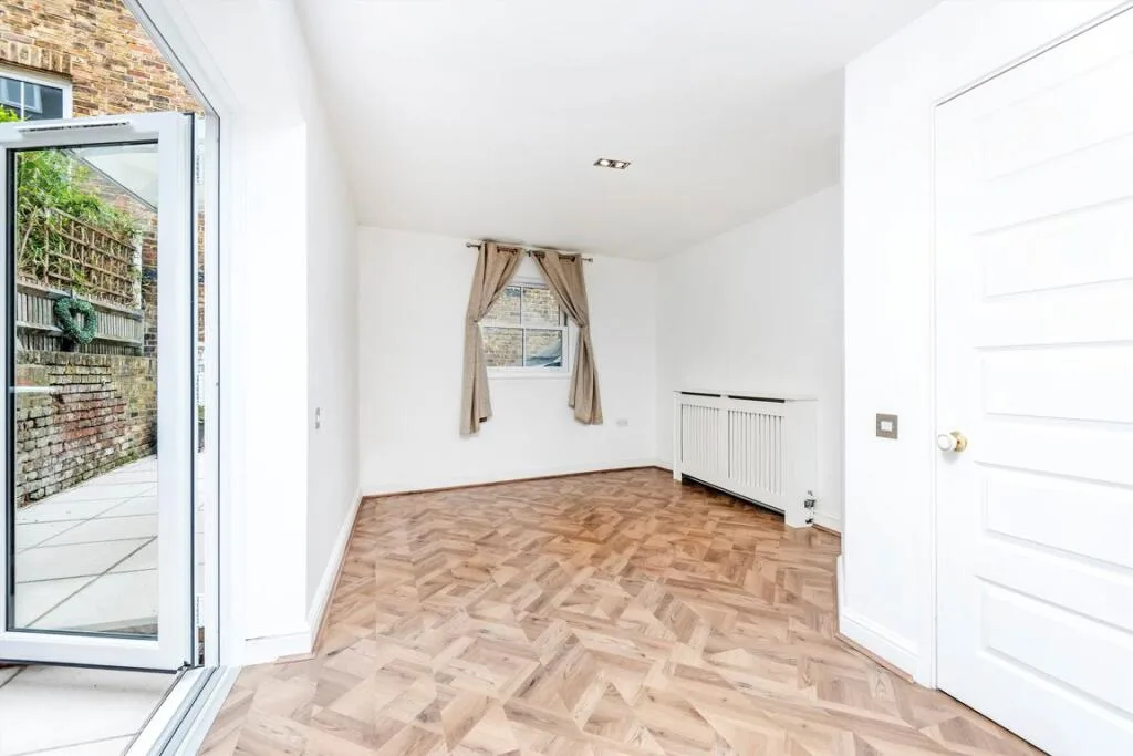 2 bedroom end of terrace house for rent