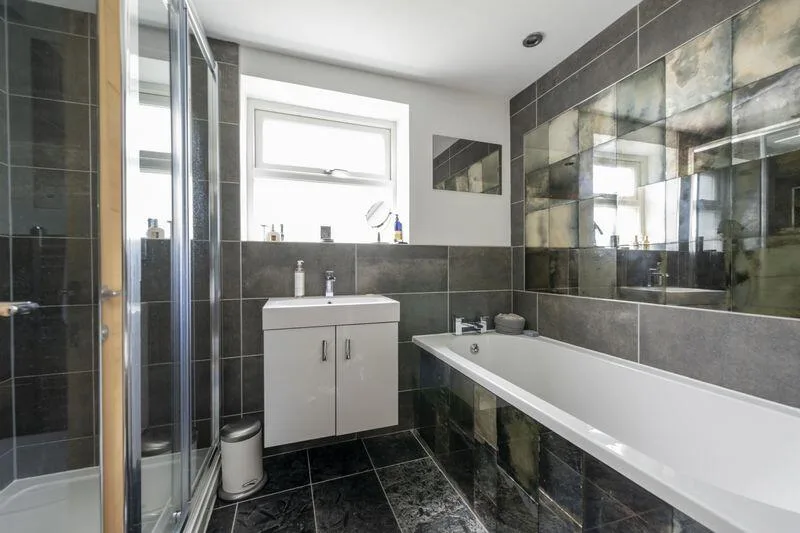 2 bedroom detached house for rent