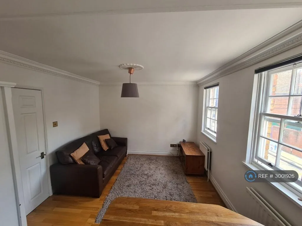 2 bedroom maisonette for rent