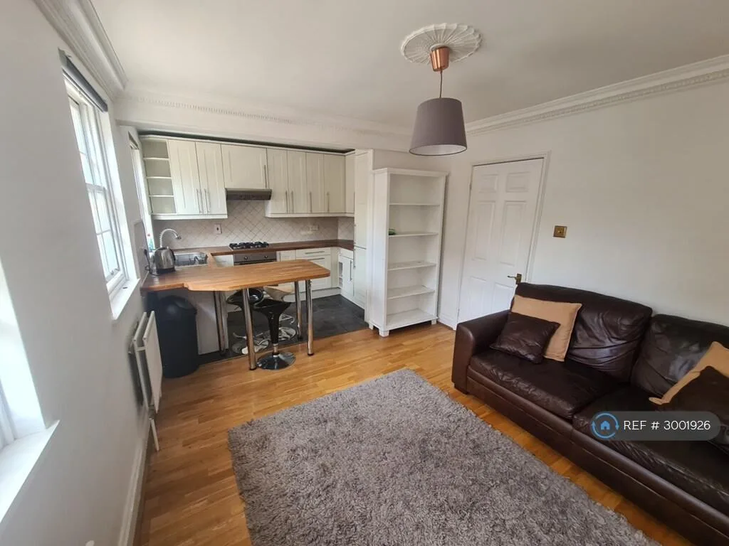 2 bedroom maisonette for rent