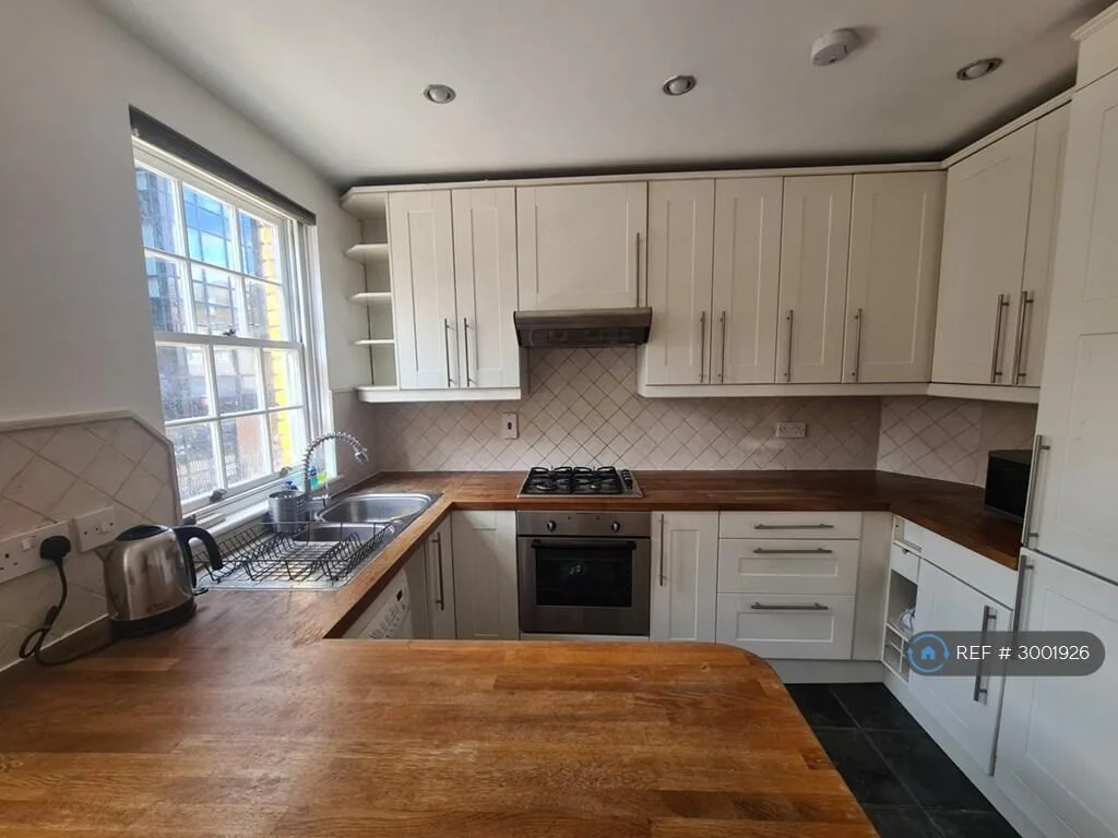 2 bedroom maisonette for rent