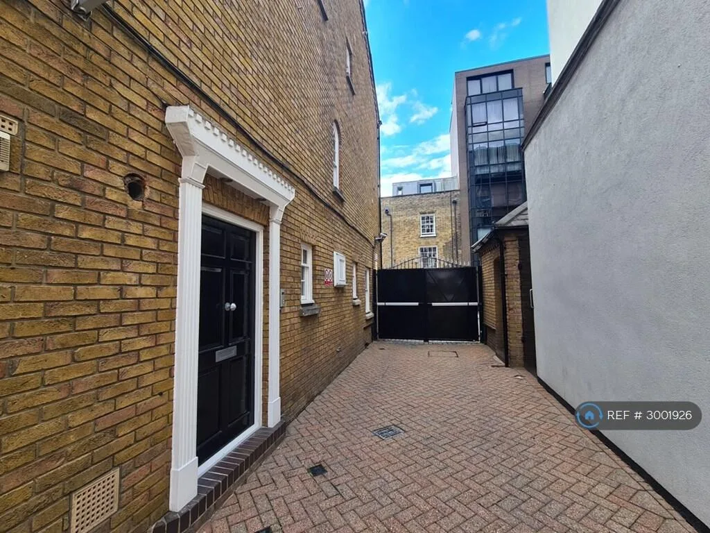 2 bedroom maisonette for rent