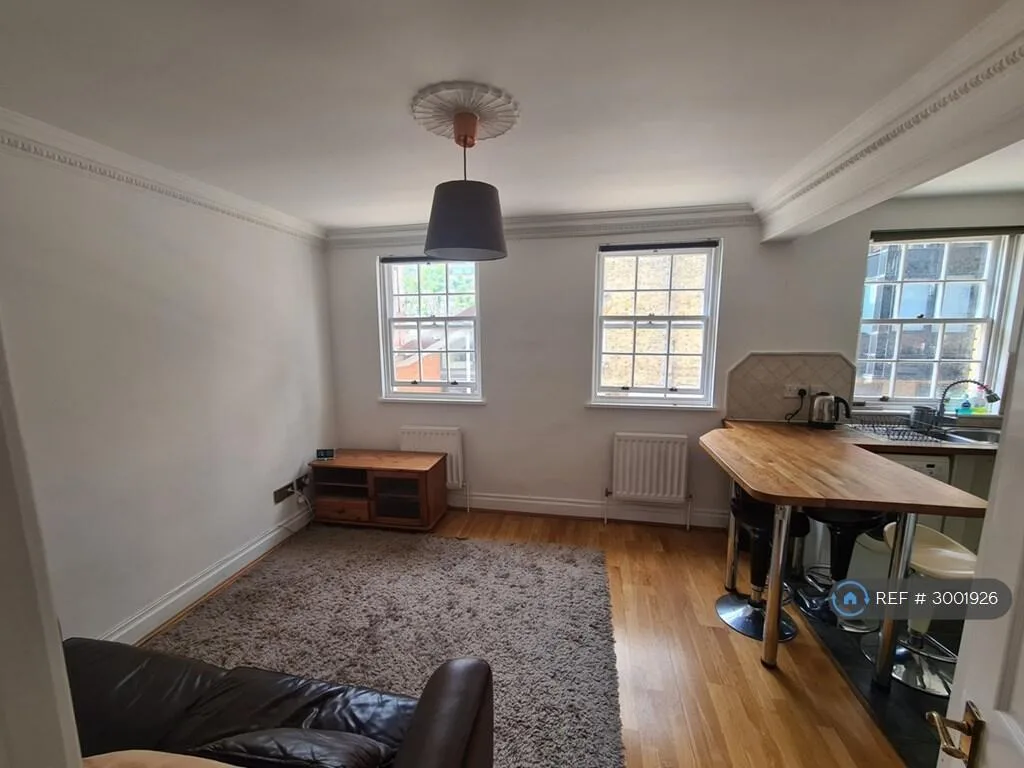 2 bedroom maisonette for rent