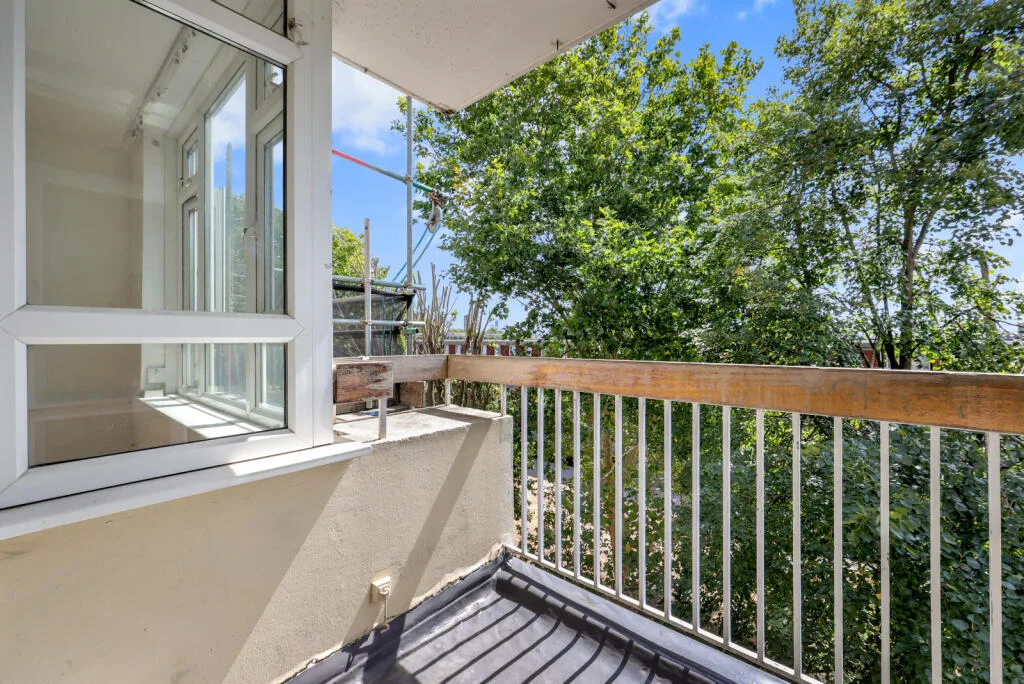 2 bedroom maisonette for rent