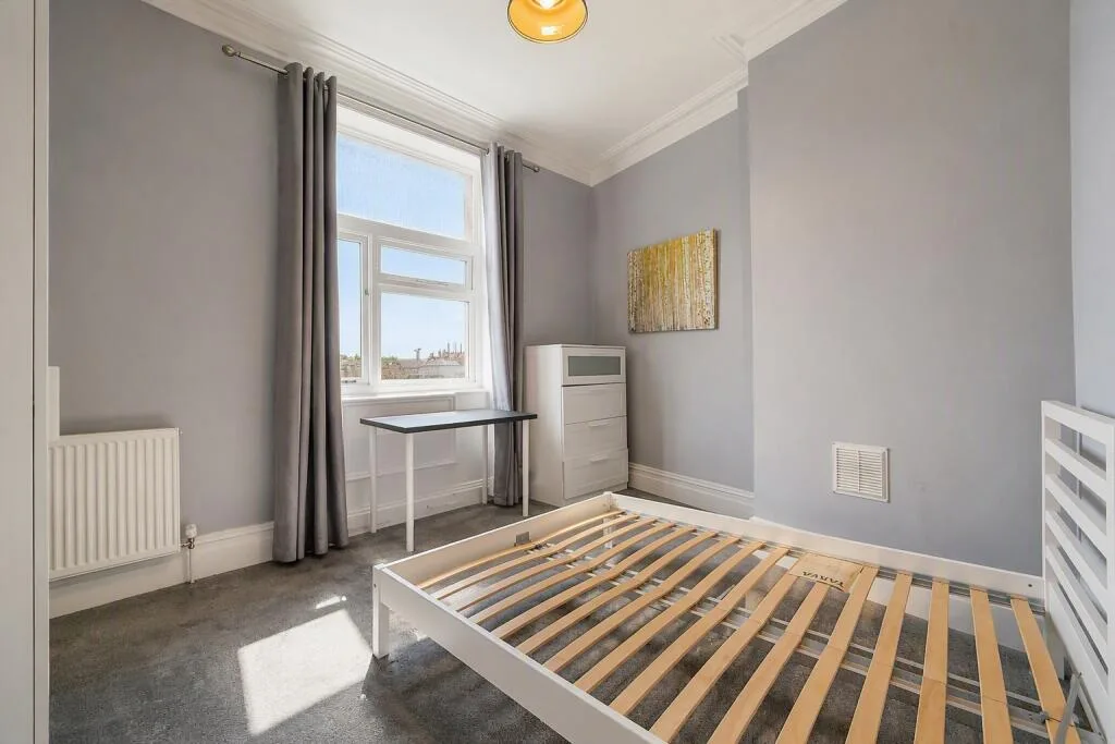 2 bedroom maisonette for rent