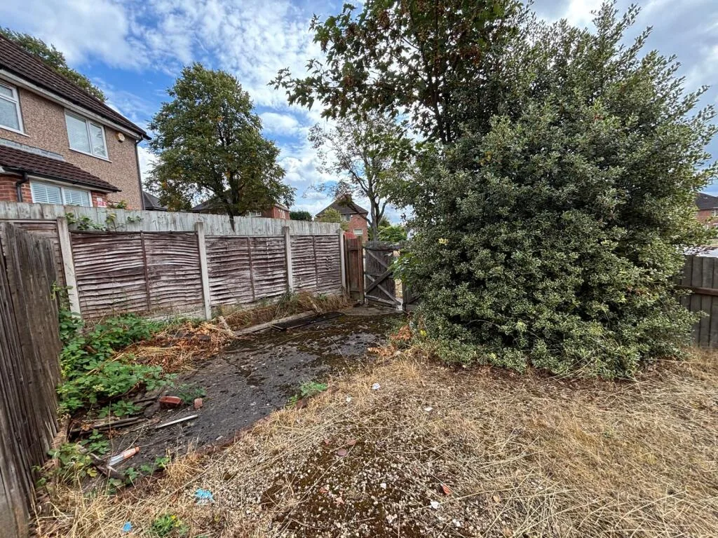 3 bedroom end of terrace house for rent