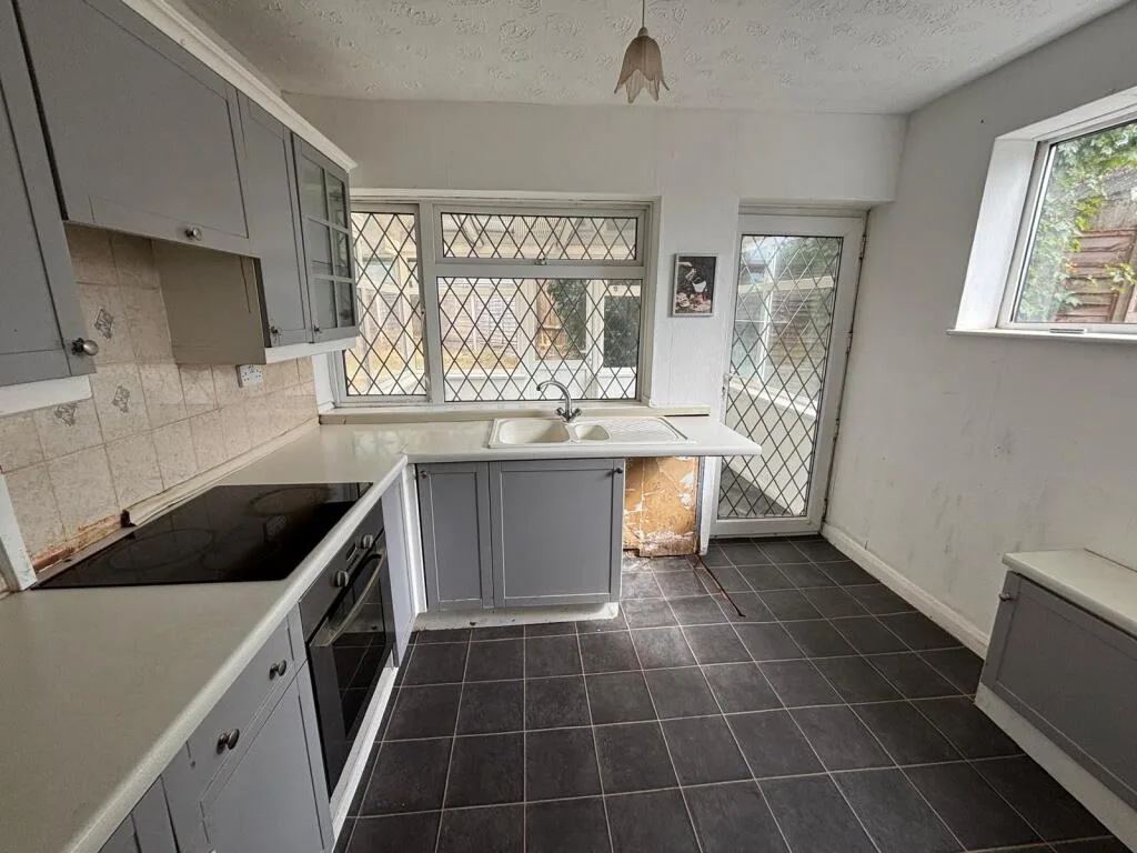 3 bedroom end of terrace house for rent