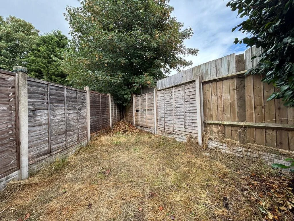 3 bedroom end of terrace house for rent