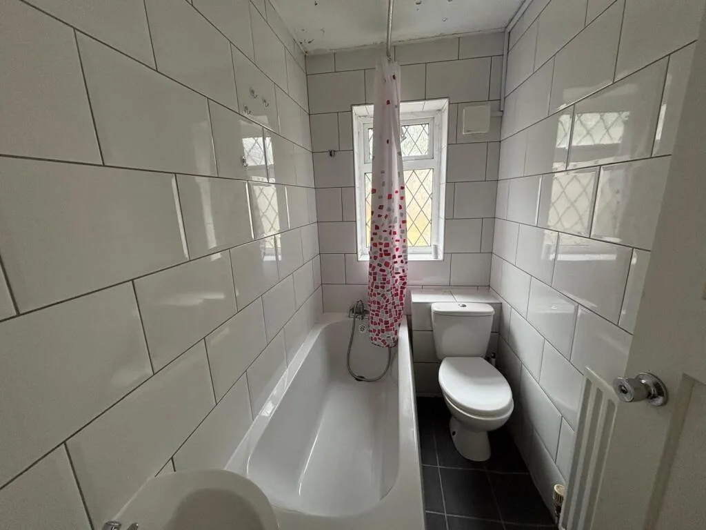 3 bedroom end of terrace house for rent