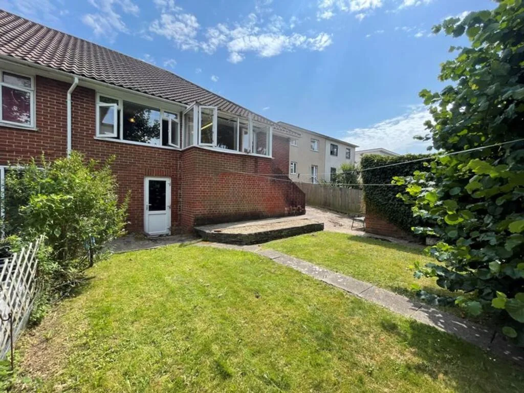 4 bedroom semi-detached bungalow for rent