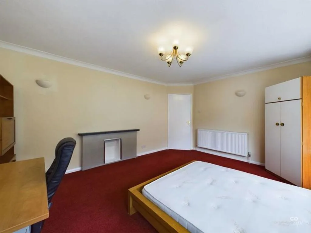 4 bedroom semi-detached bungalow for rent