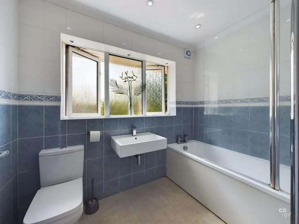4 bedroom semi-detached bungalow for rent