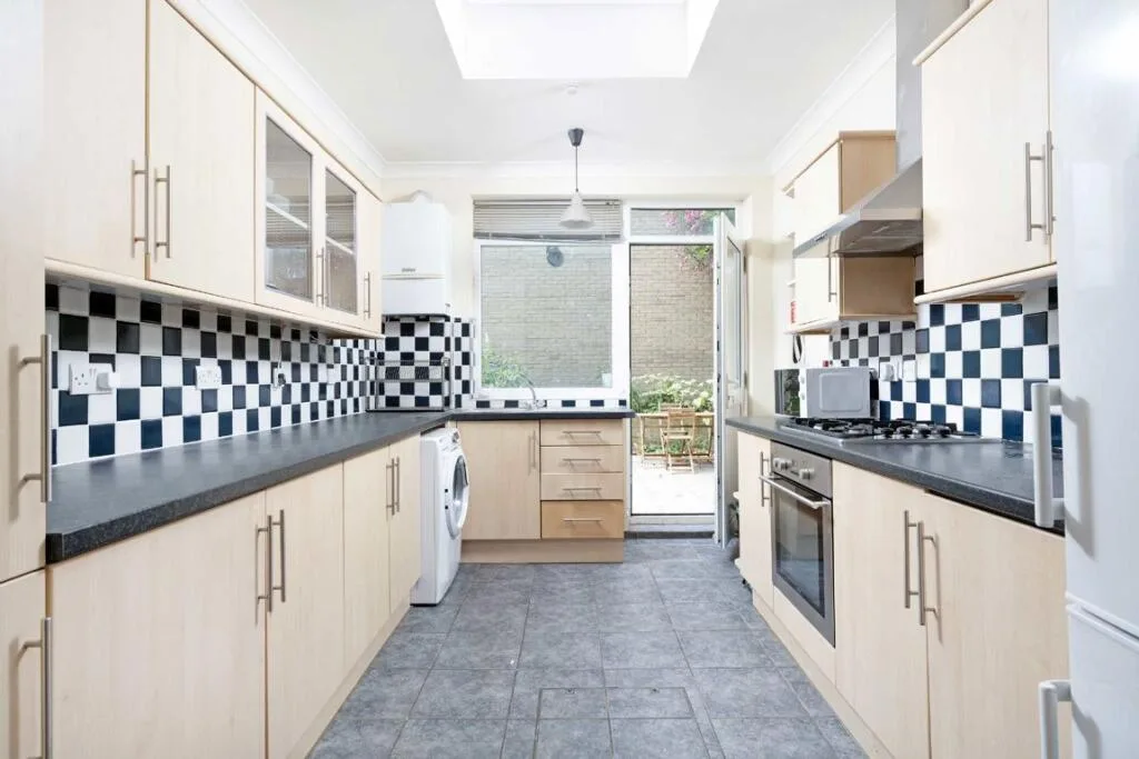 4 bedroom terraced house for rent