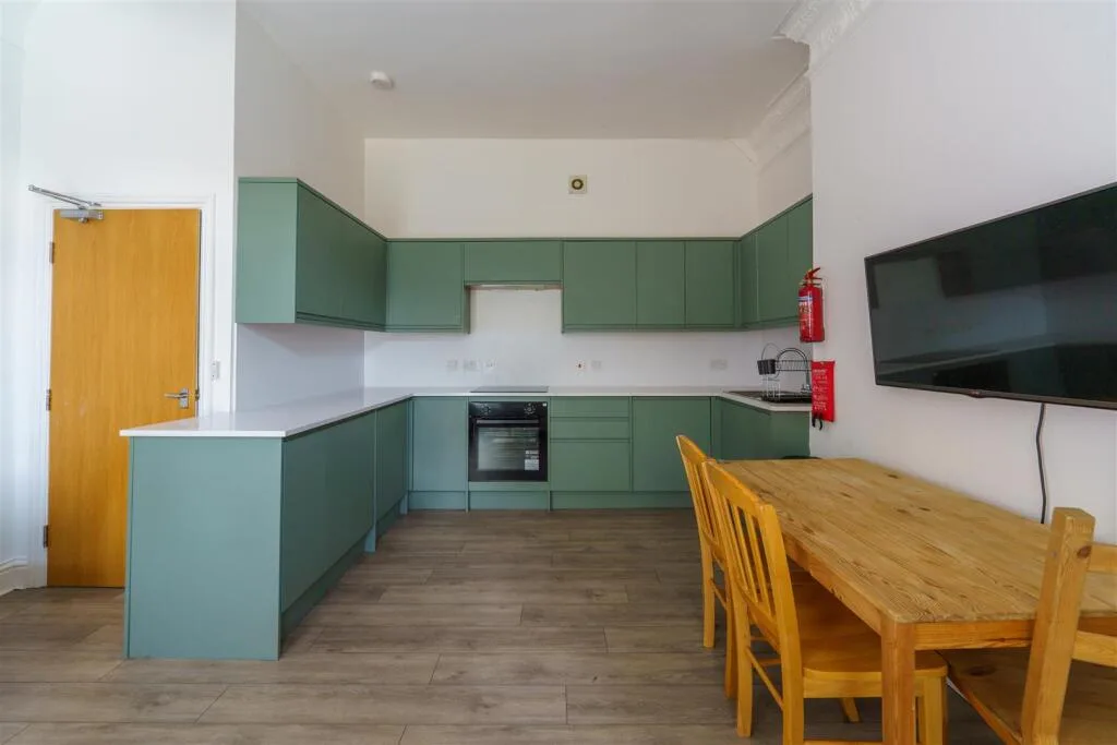 5 bedroom apartment for rent