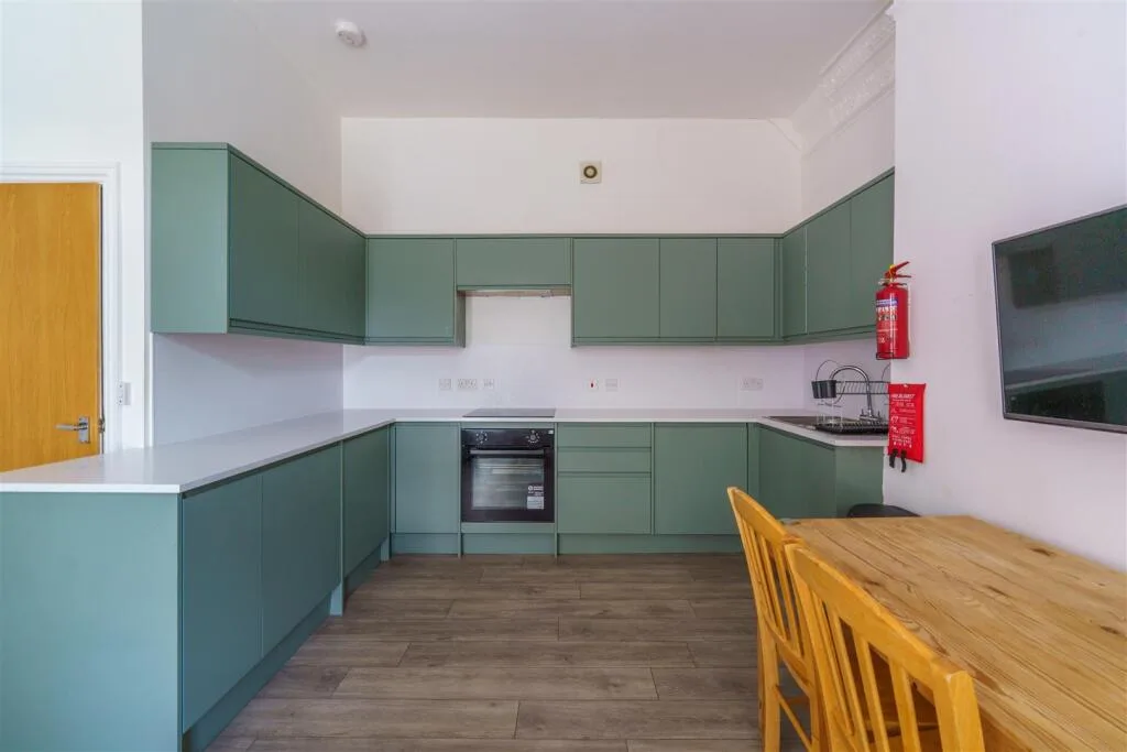 5 bedroom apartment for rent