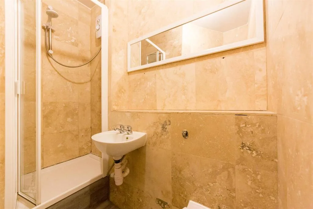 5 bedroom apartment for rent