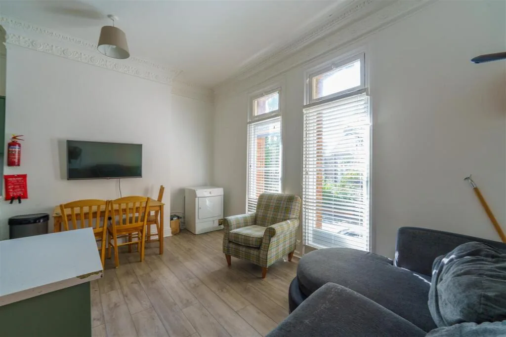 5 bedroom apartment for rent