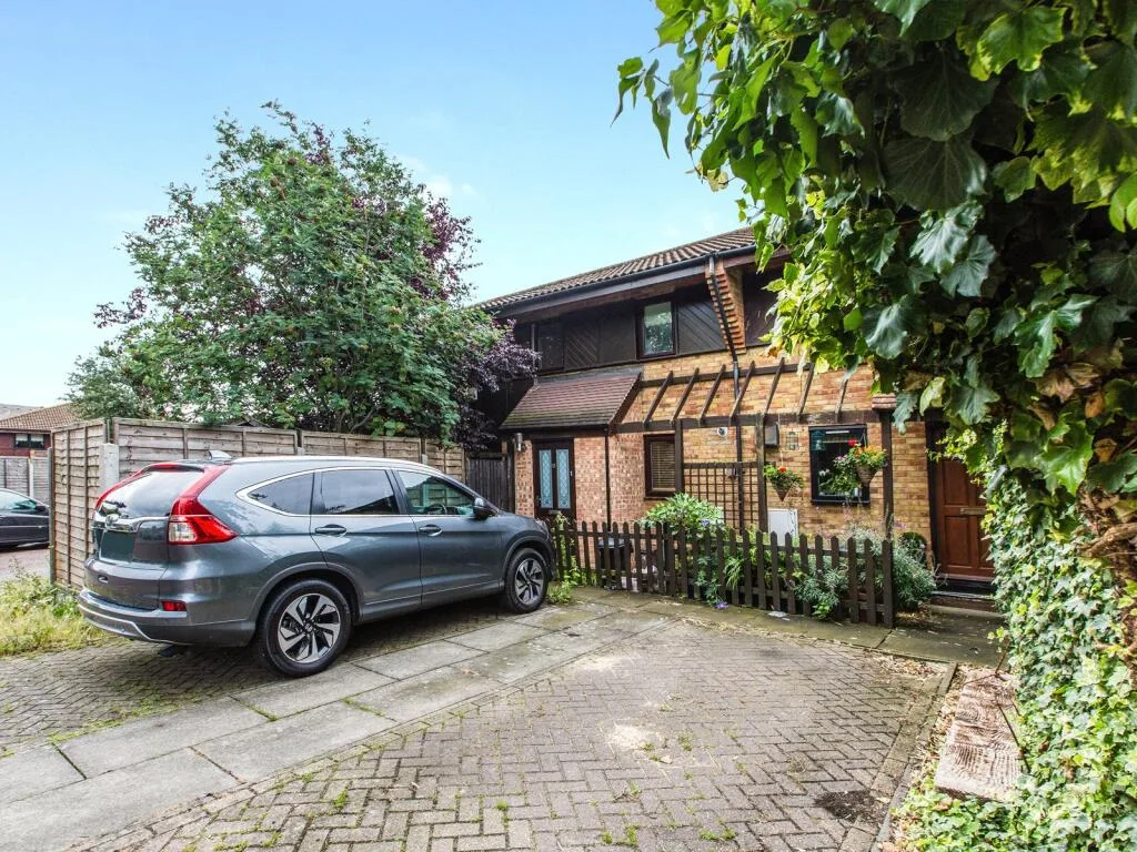 2 bedroom semi-detached house for rent