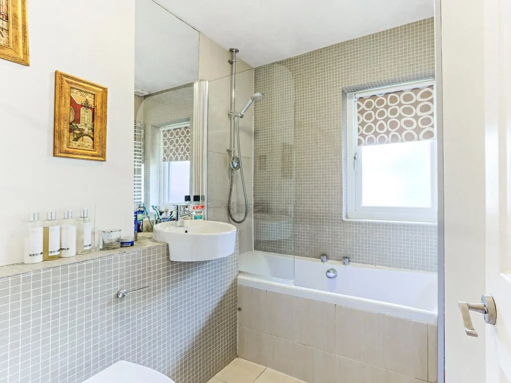 2 bedroom semi-detached house for rent