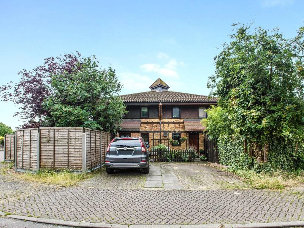 2 bedroom semi-detached house for rent