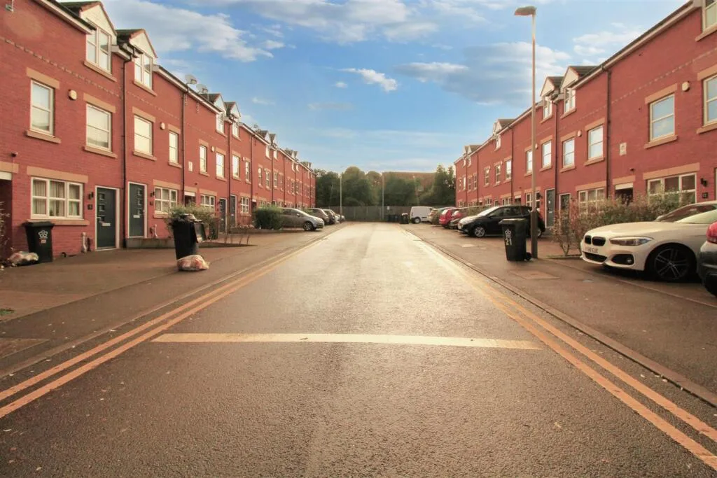 4 bedroom terraced house for rent