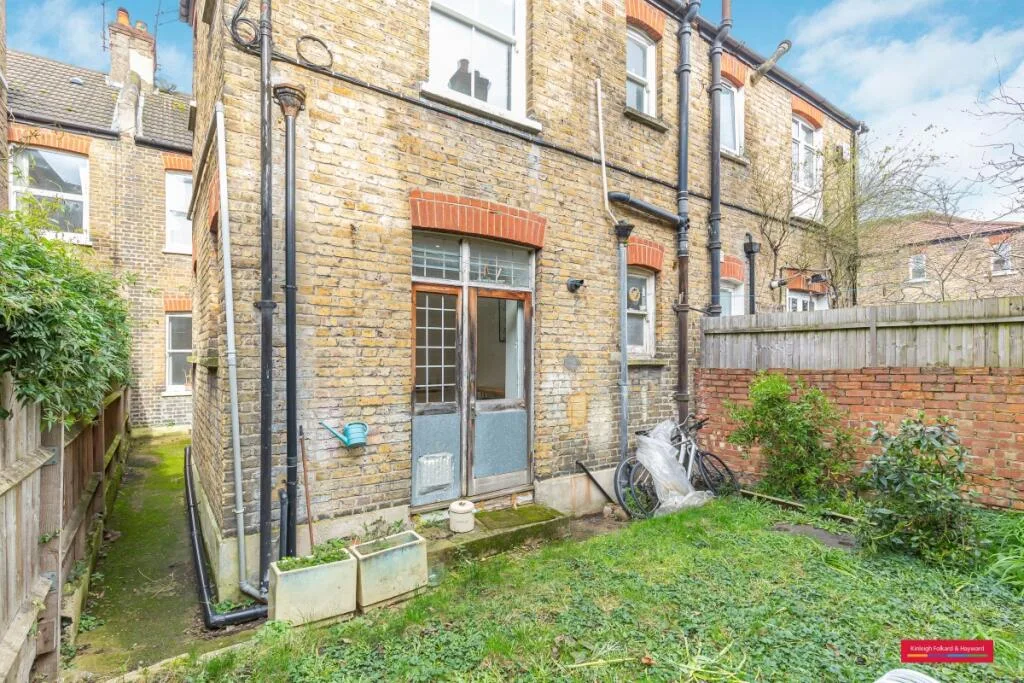 2 bedroom maisonette for rent
