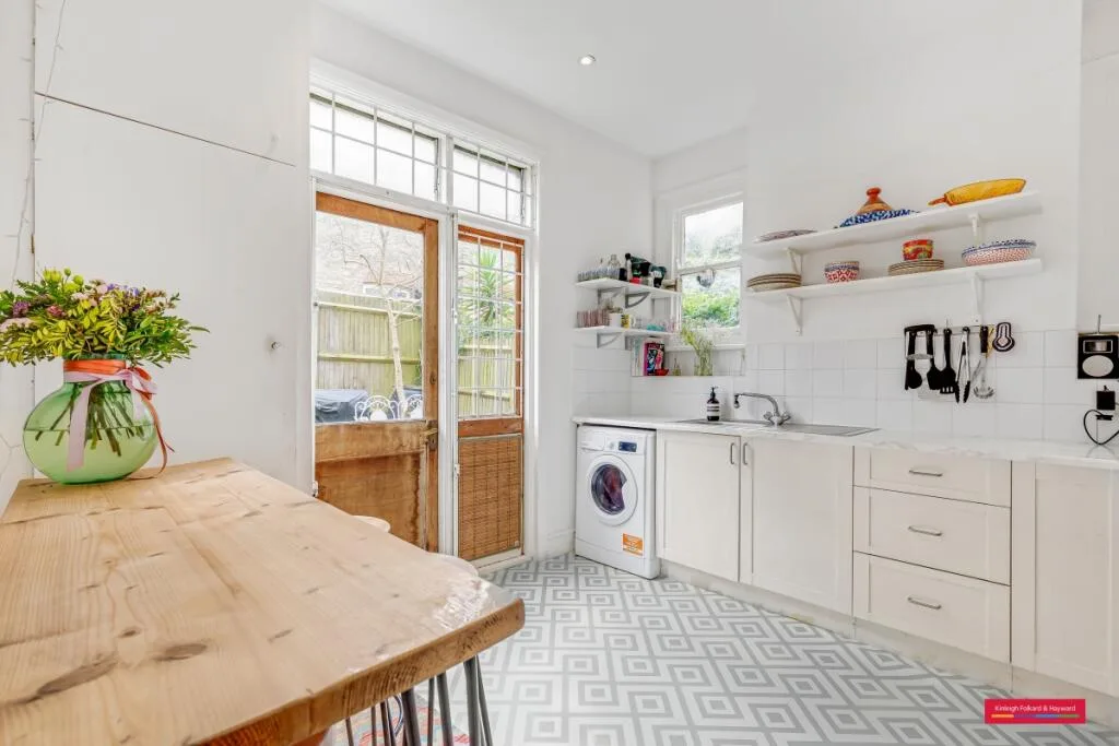 2 bedroom maisonette for rent