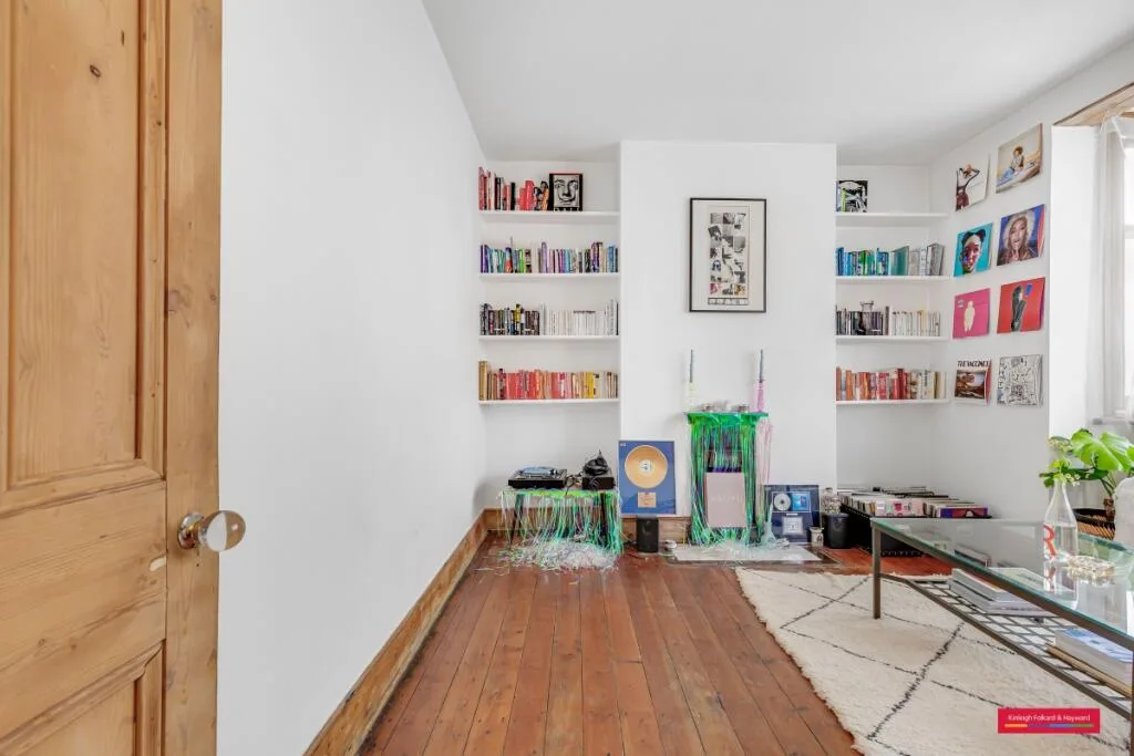 2 bedroom maisonette for rent