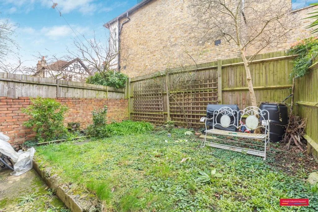 2 bedroom maisonette for rent