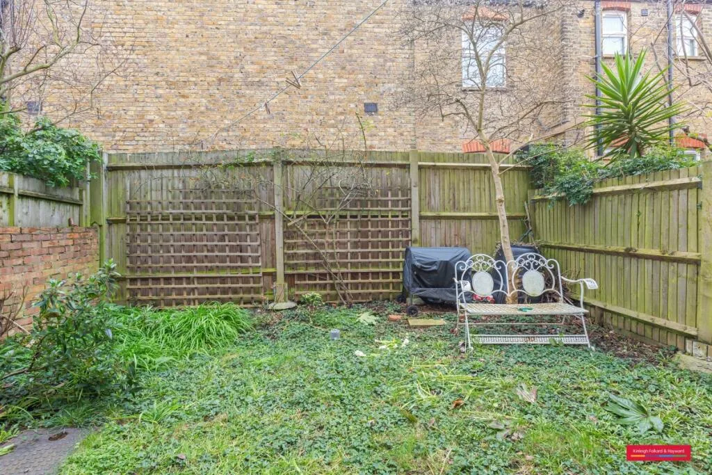 2 bedroom maisonette for rent