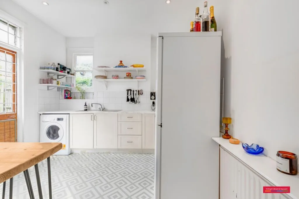 2 bedroom maisonette for rent