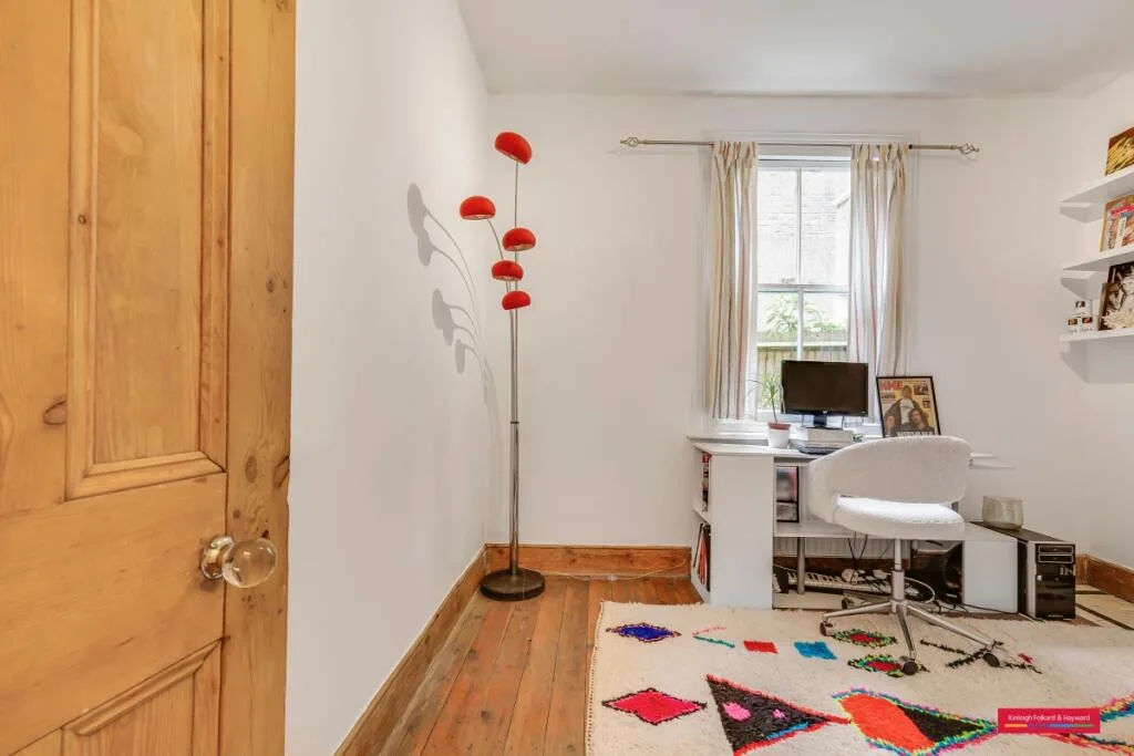 2 bedroom maisonette for rent