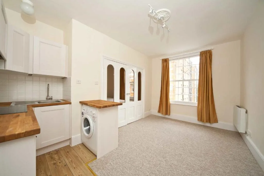 Studio flat for rent