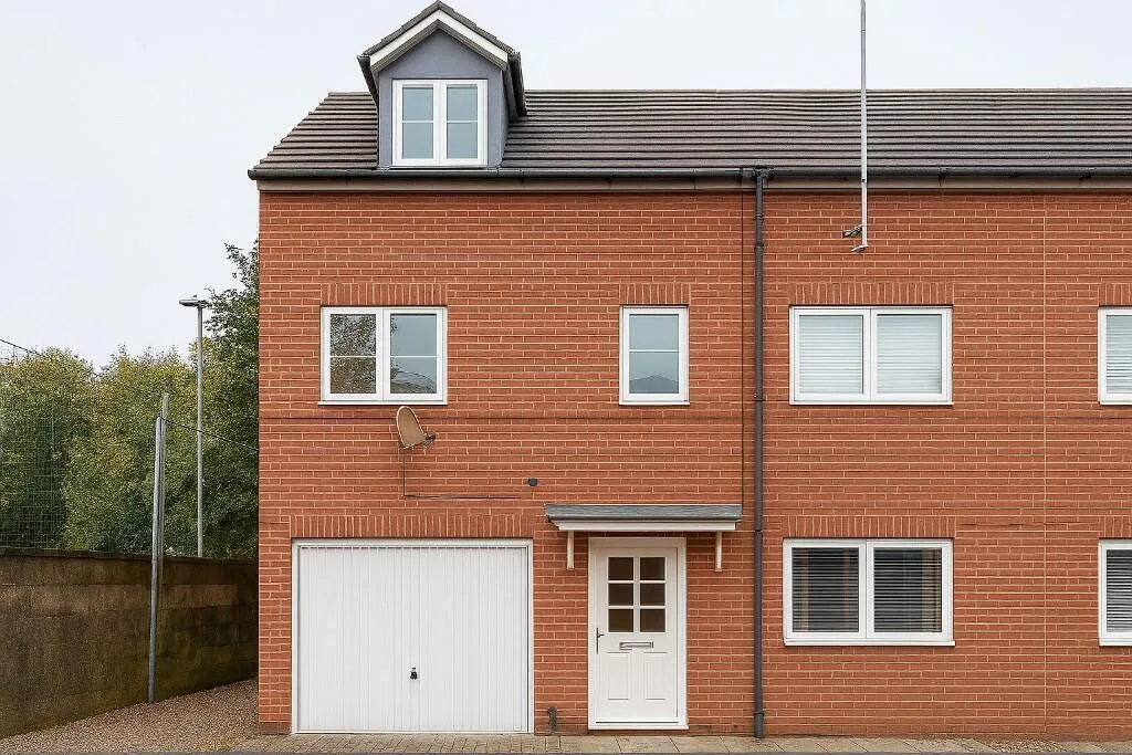 2 bedroom semi-detached house for rent