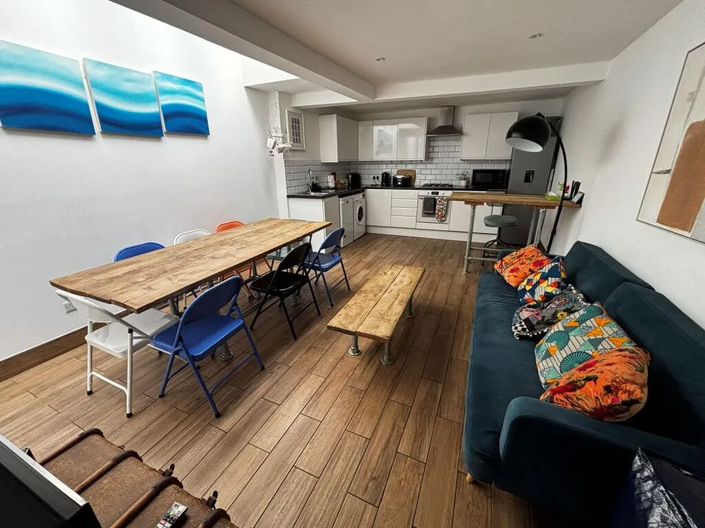 4 bedroom terraced house for rent