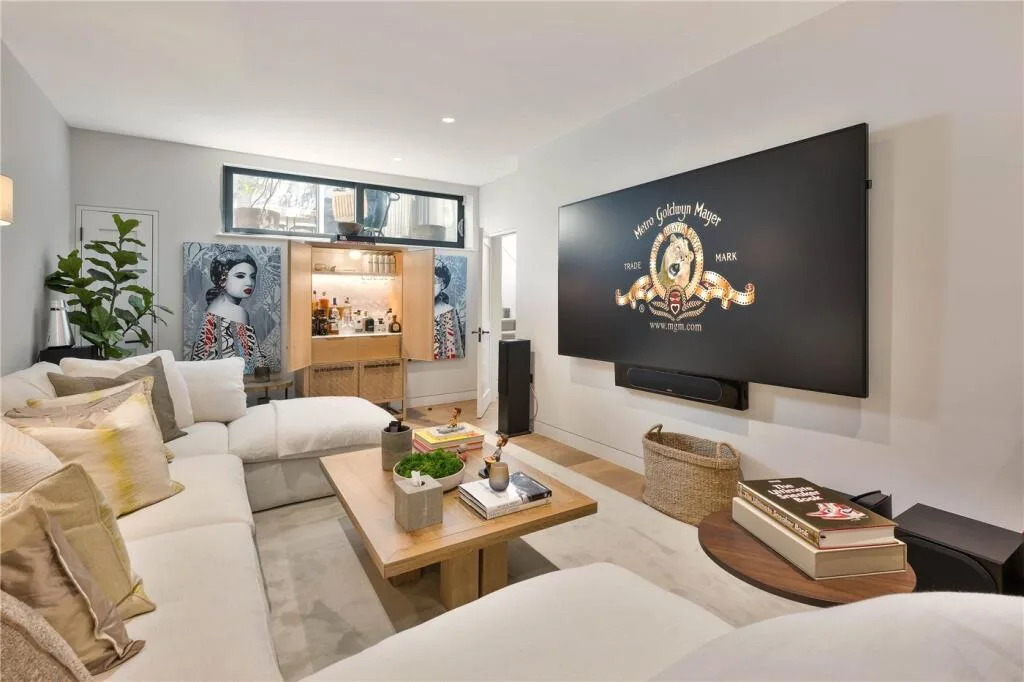 5 bedroom terraced house for rent