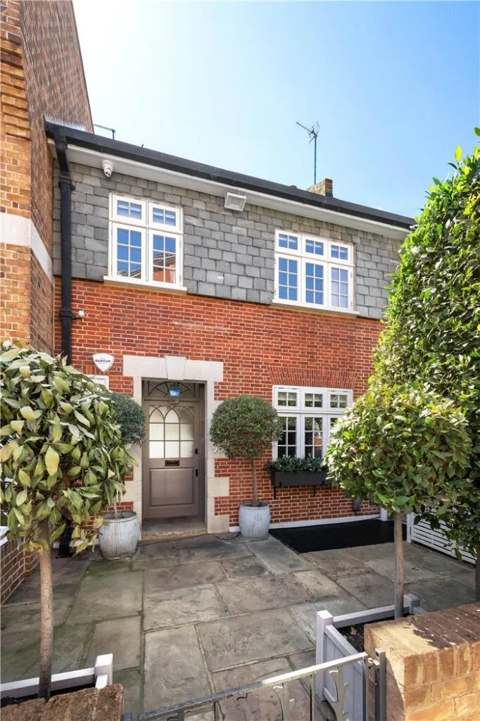5 bedroom terraced house for rent