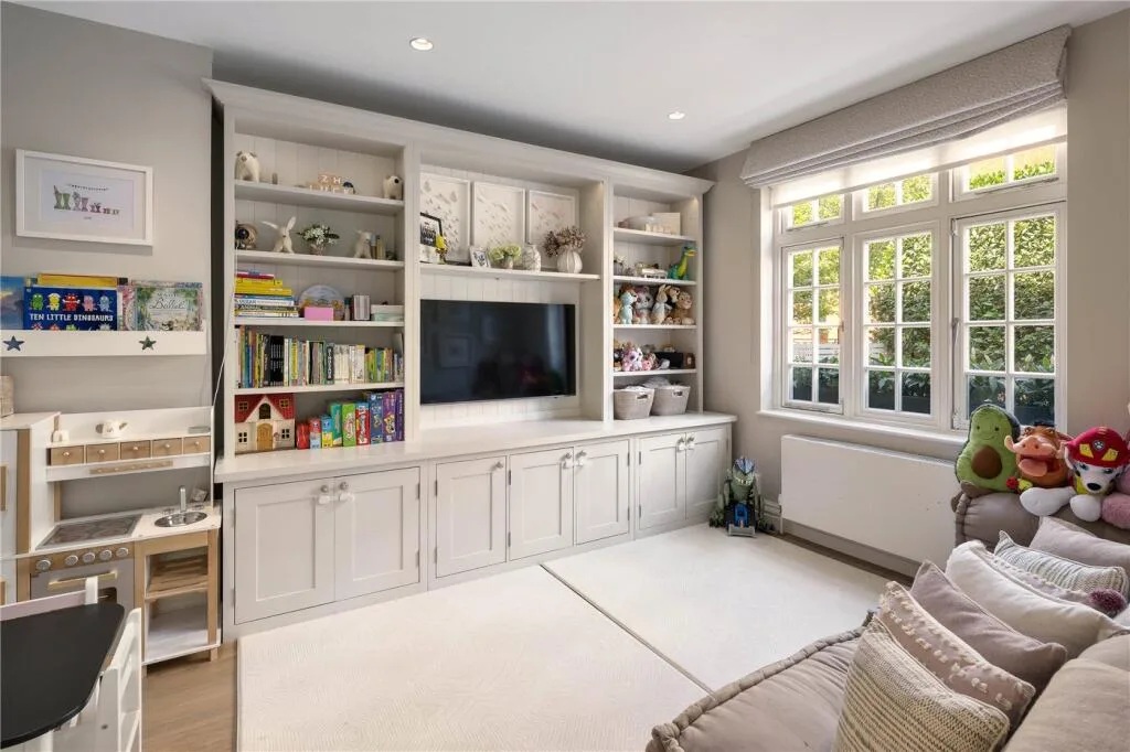 5 bedroom terraced house for rent