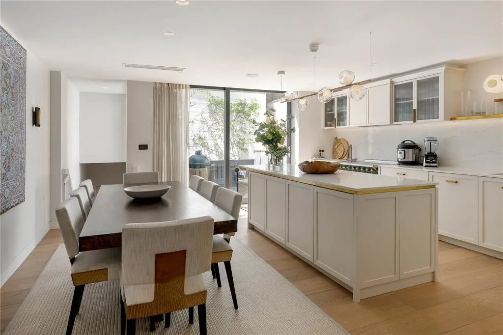 5 bedroom terraced house for rent