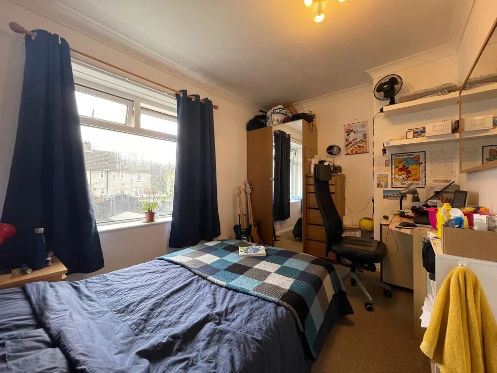 5 bedroom semi-detached house for rent