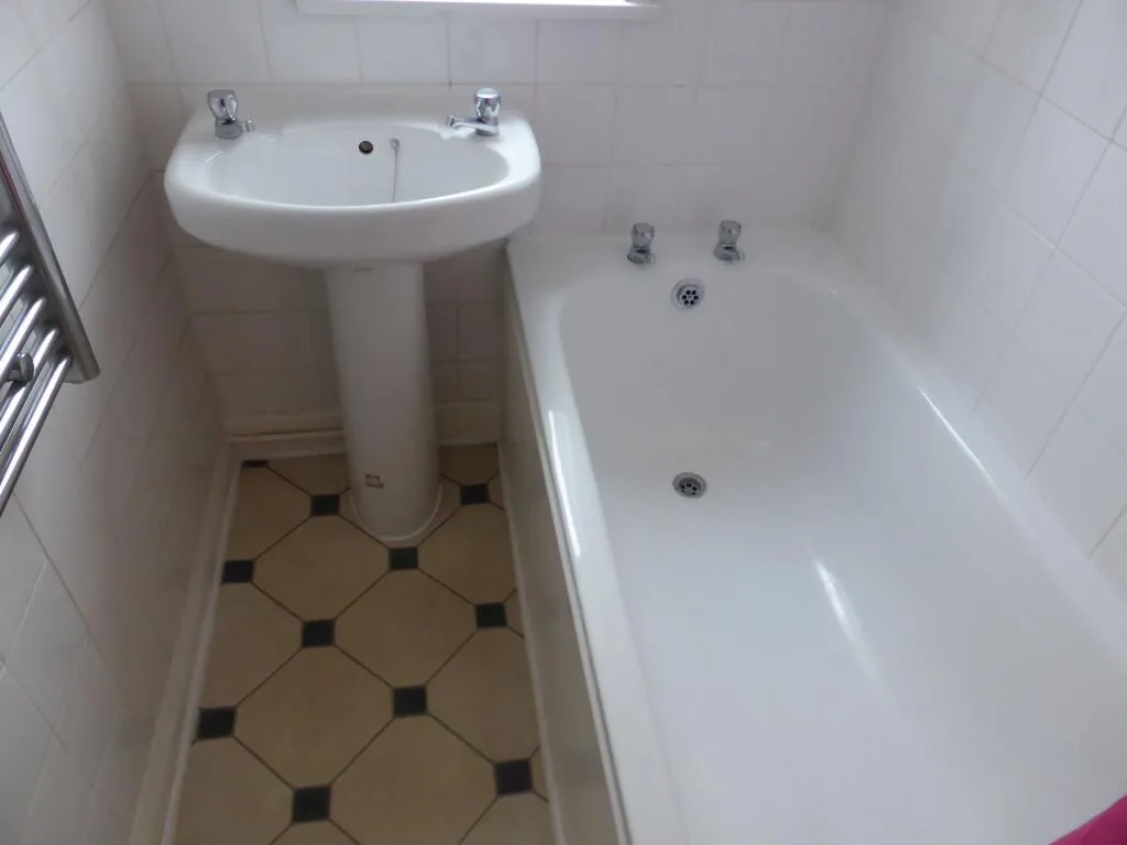 5 bedroom semi-detached house for rent