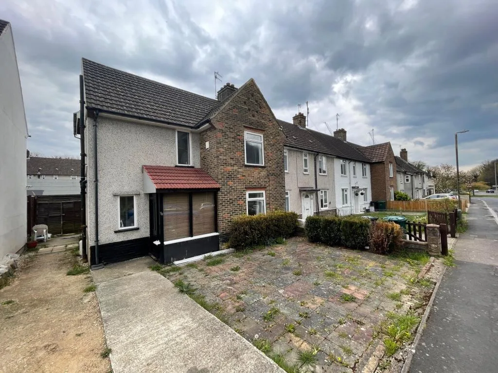5 bedroom semi-detached house for rent
