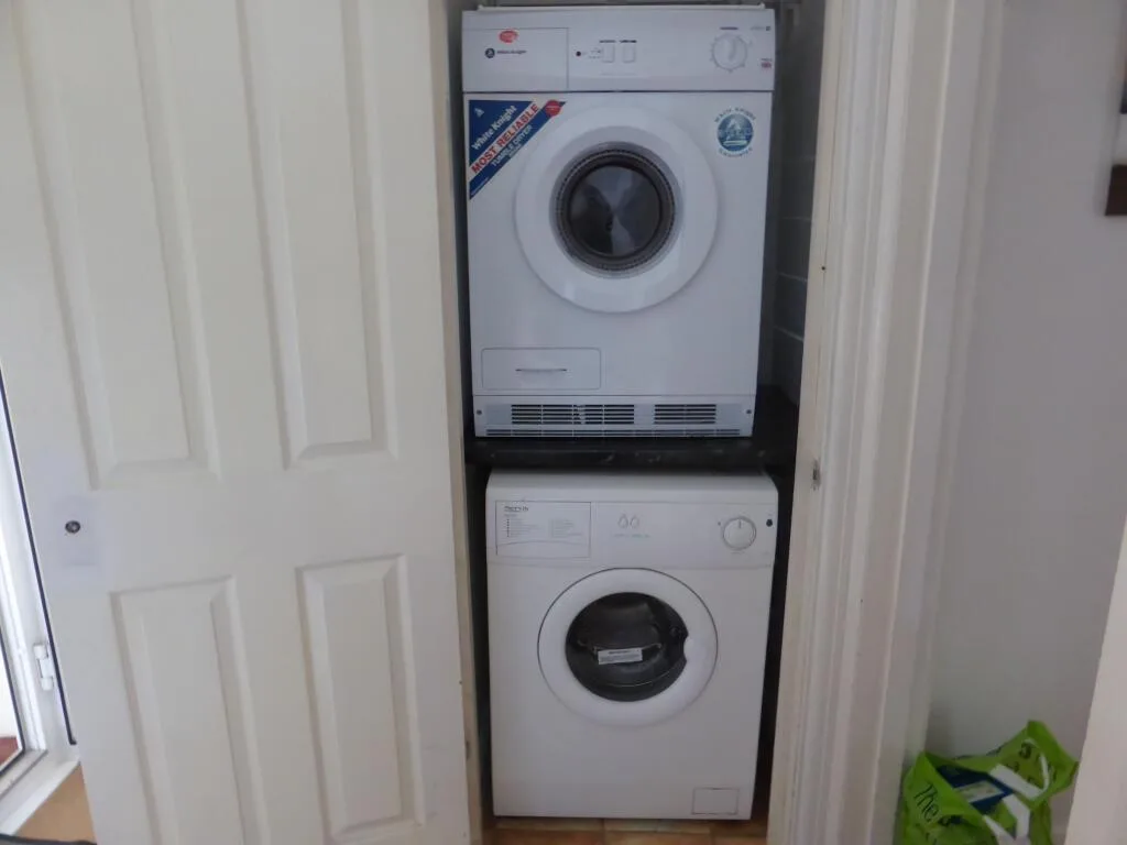 5 bedroom semi-detached house for rent
