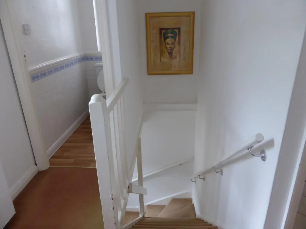 5 bedroom semi-detached house for rent